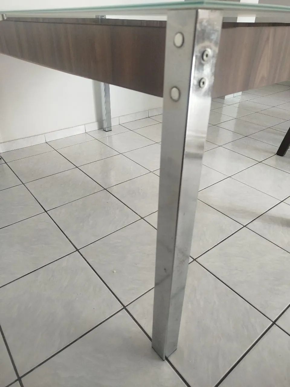 Vendo mesa e cadeiras. 6 lugares.  - Foto 3