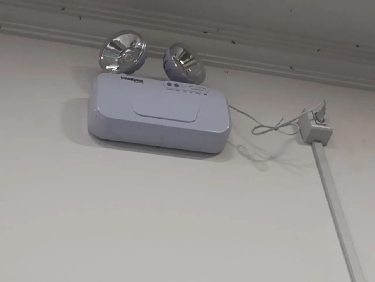 Bloco de iluminação Intelbras(luz de emergência)