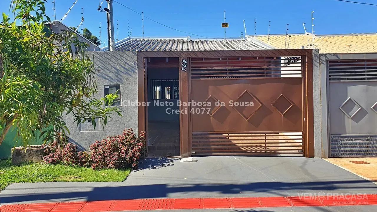 OPÇÃO DE IMÓVEL COM VARANDA E ESPAÇO AOS FUNDOS!