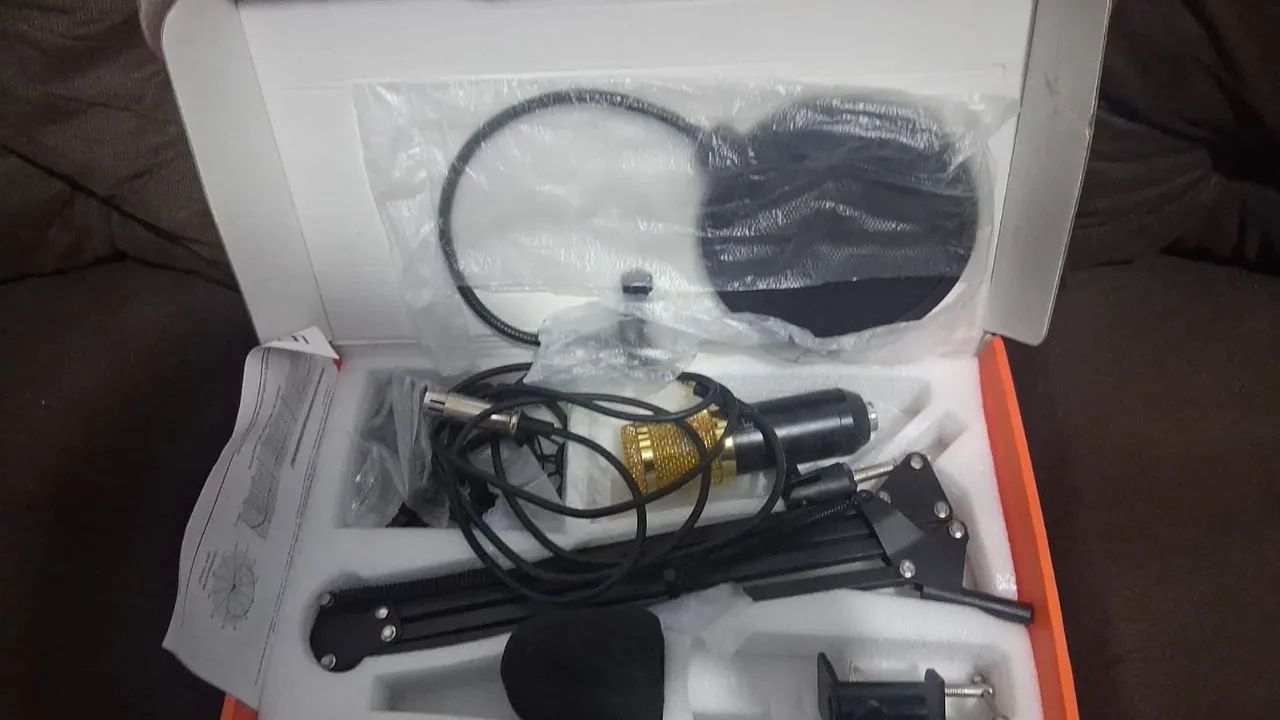 Microfone e mesa de som  - Foto 3