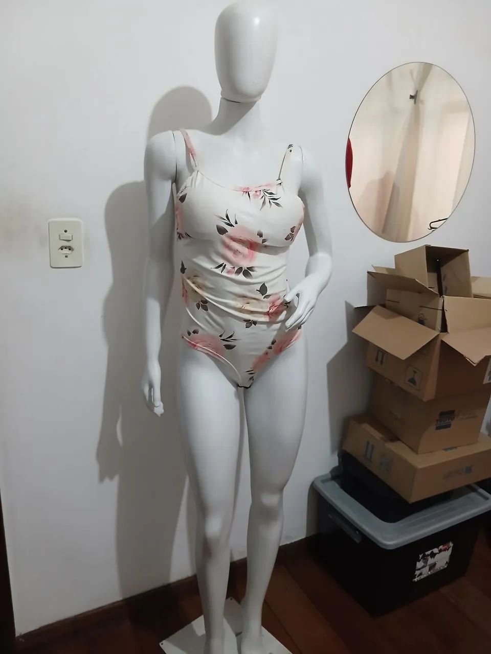 Manequim Branco Cabeça de Ovo com 3 Braços  - Foto 5