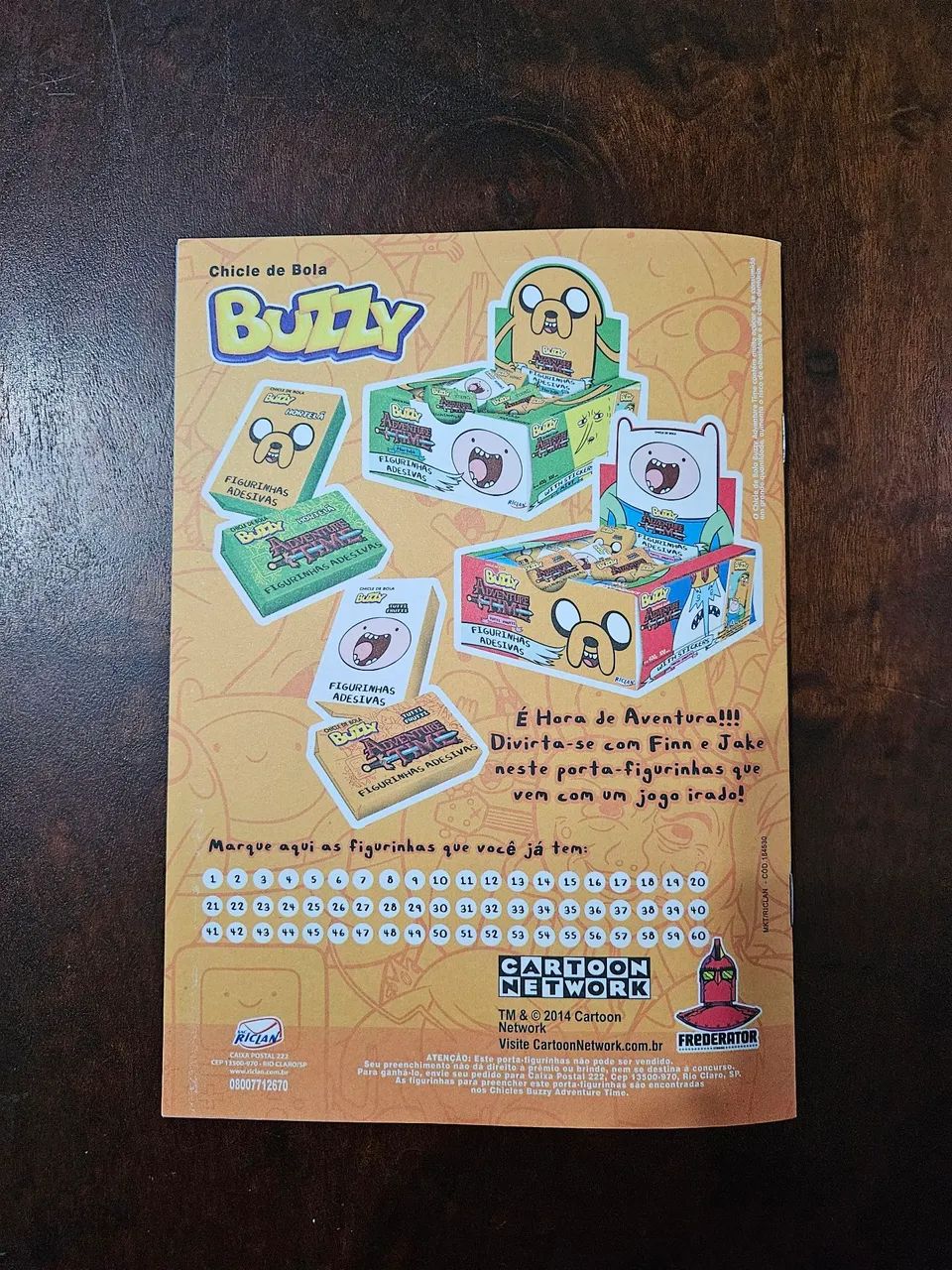 Álbum de figurinhas Buzzy Adventure Time vazio - Foto 4
