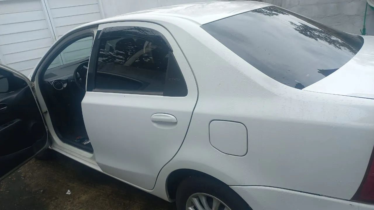 Toyota Etios ETIOS XLS Sedan 1.5 Flex 16V 4p Mec. 2015