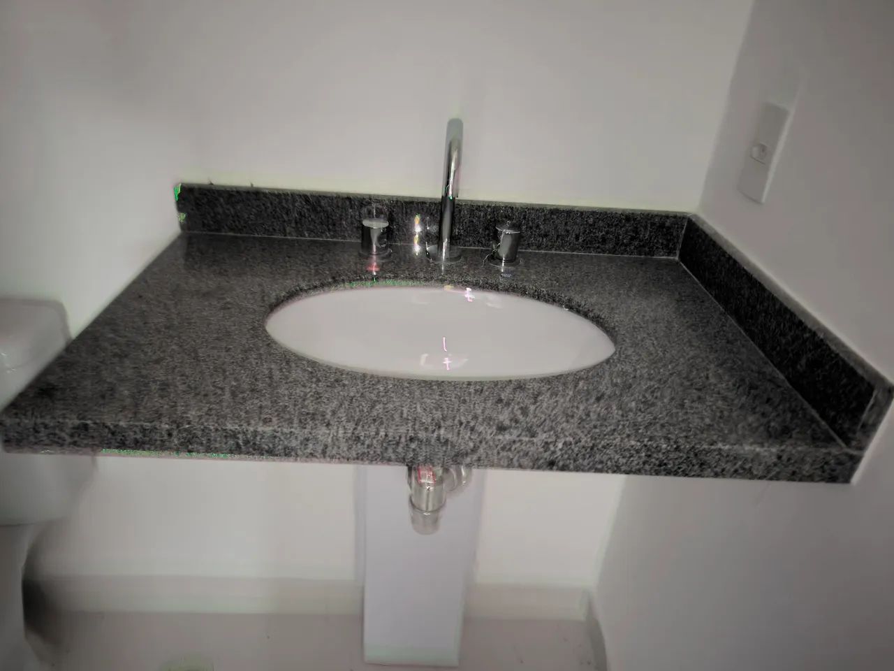 Pia granito 0,90m x 0,50m cinza para banheiro  - Foto 2