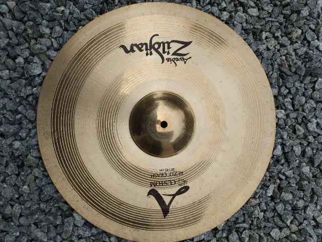 Pratos Zildjian - crash, ride e China
