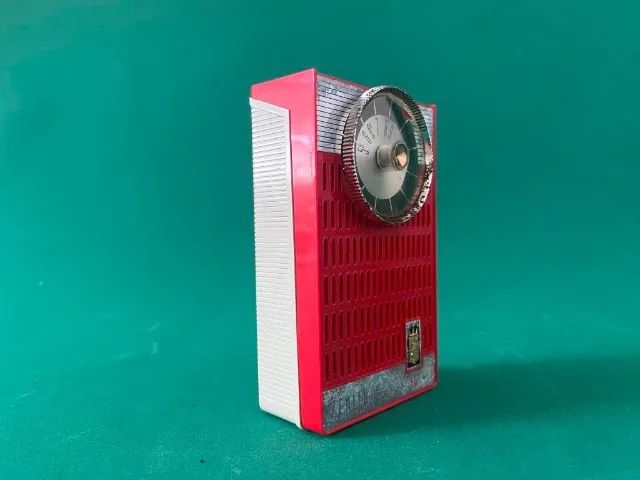 Rádio antigo Zenith Royal 50