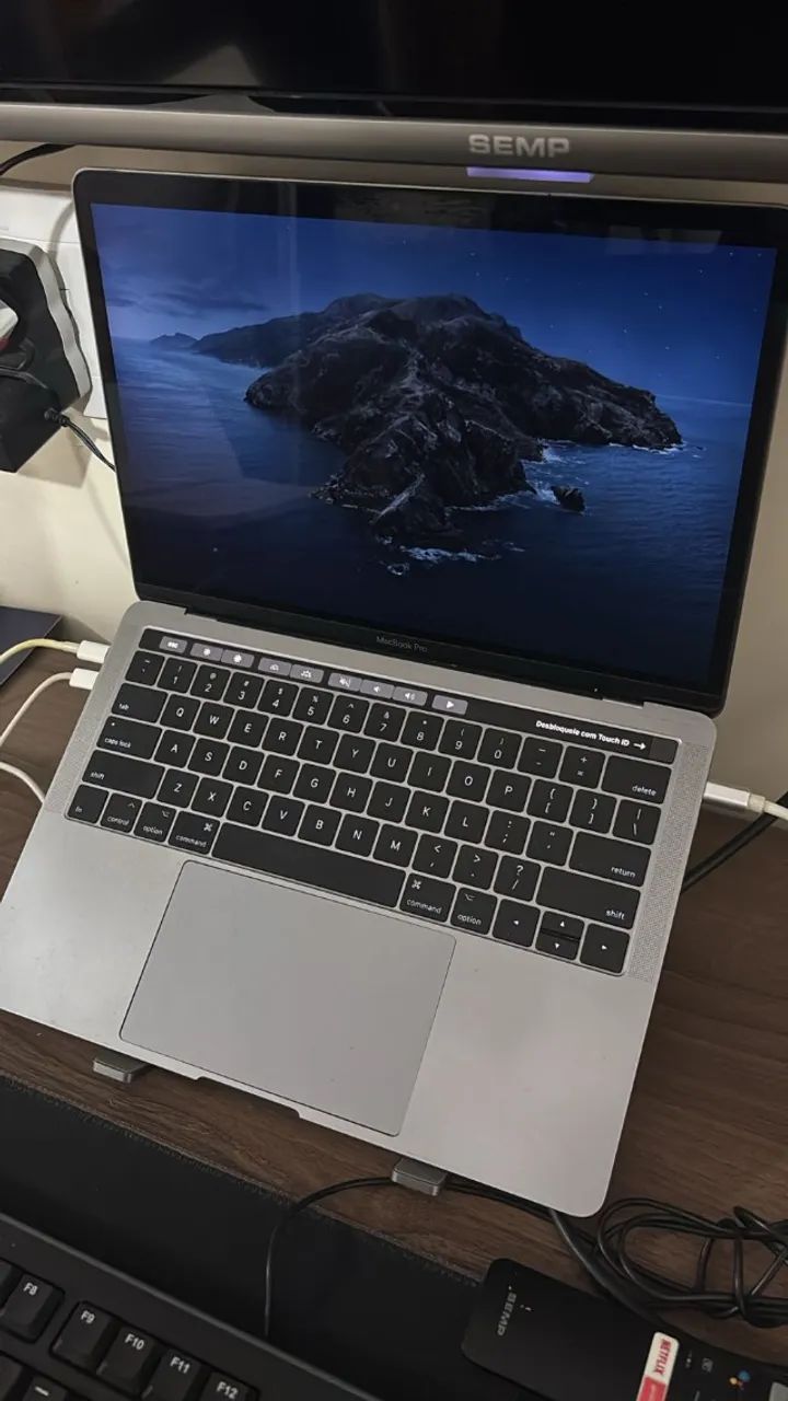 MacBook Pro 13" Cinza Espacial i5 8GB 512GB SSD TouchBar