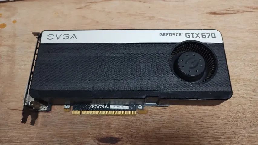 Placa de Vídeo EVGA GeForce GTX 670 2Gb (DEFEITO) 