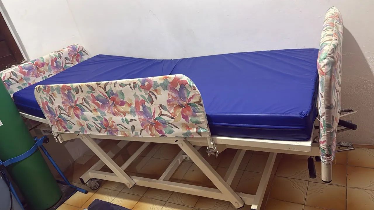 VENDE-SE CAMA HOSPITLAR COM COLCHÃO SUPER NOVA . - Foto 2