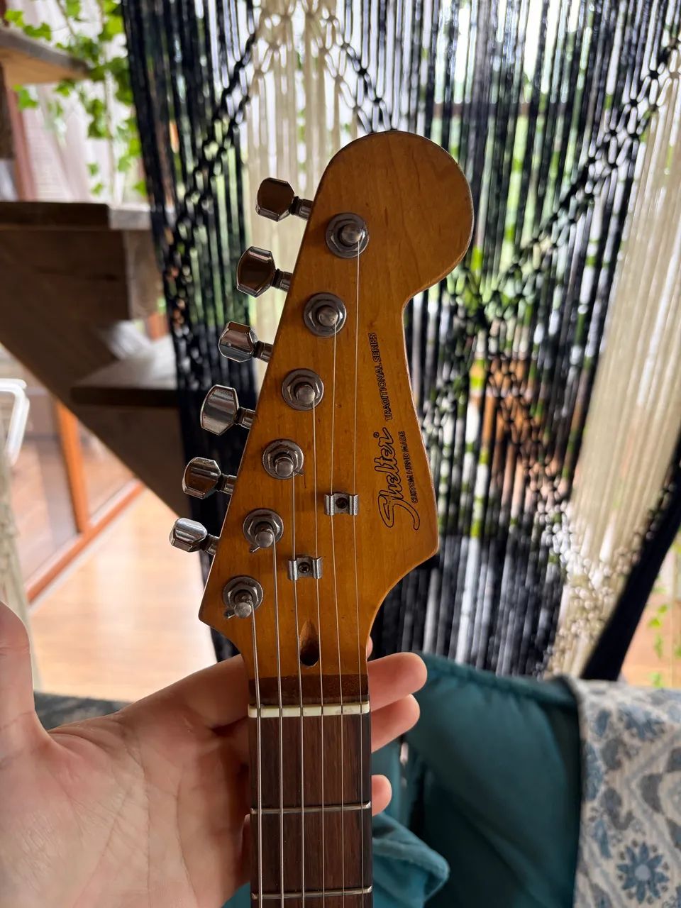 Guitarra Strato Shelter - com ups  - Foto 4