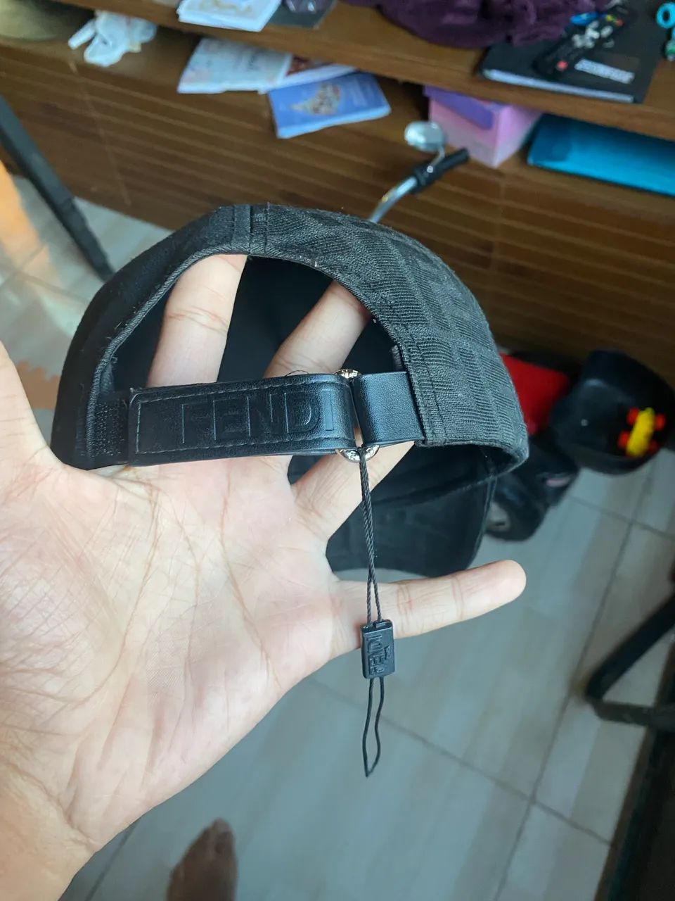 Boné fendi em bom estado original 