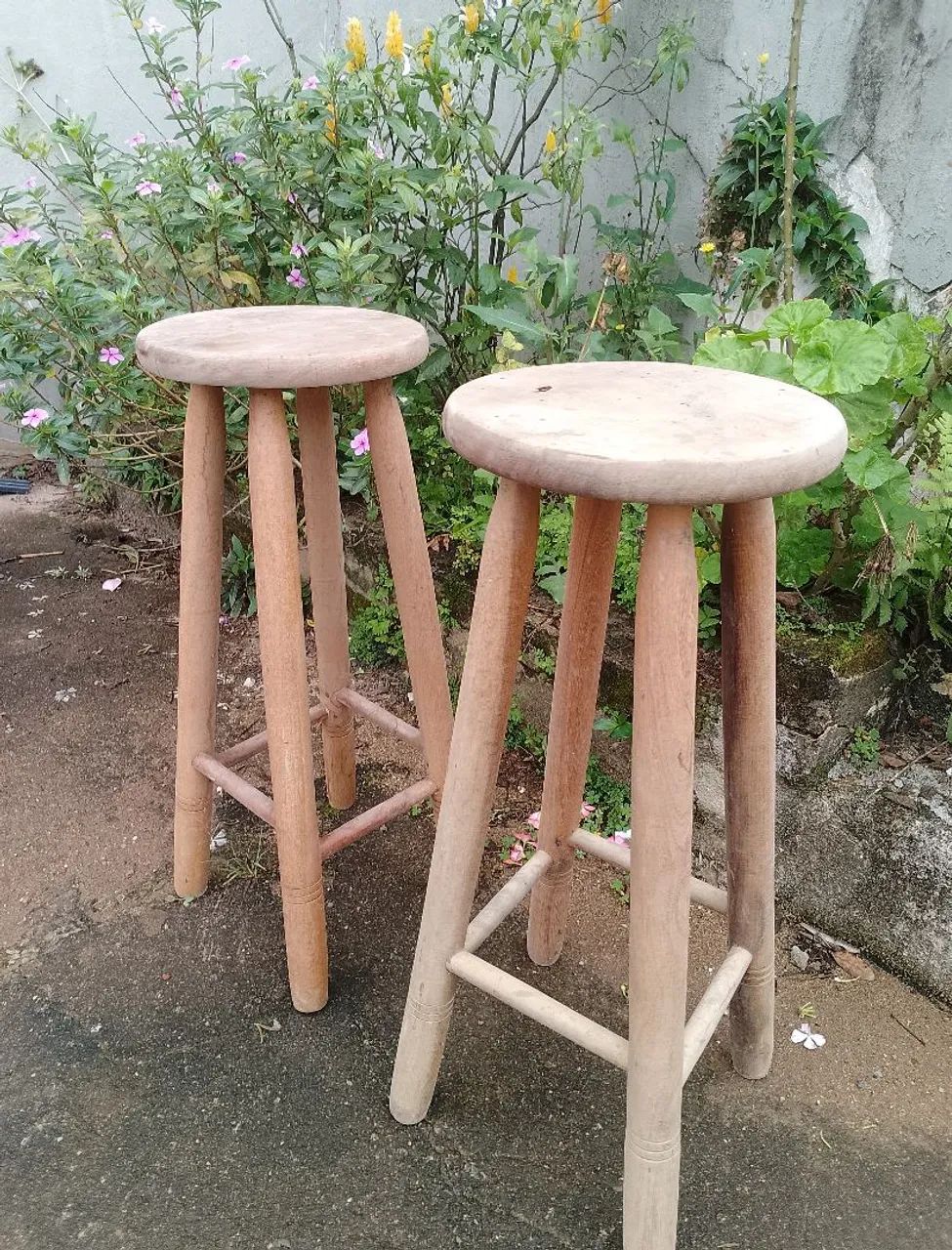 Banquetas/ Bancos rústicas de madeira 