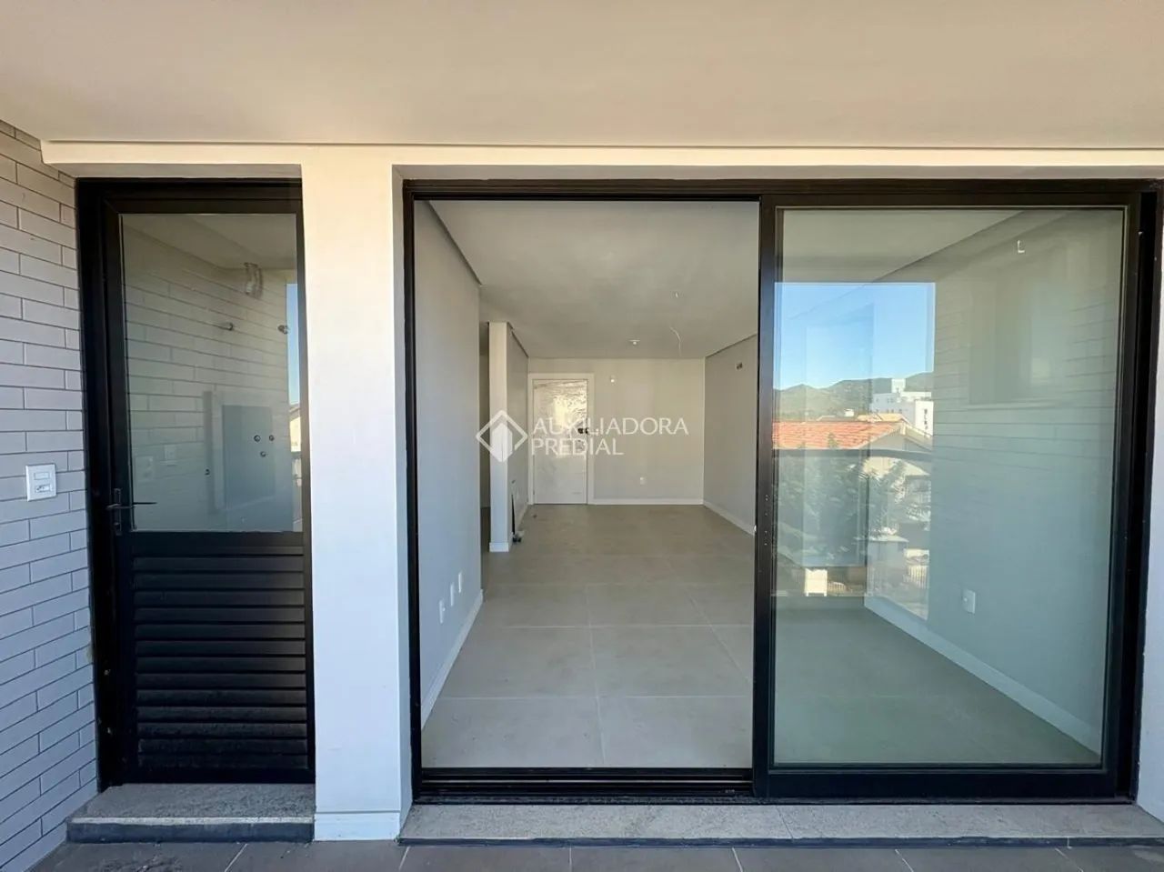 Apartamento à venda em Canasvieiras com 76m² e 2 dormitórios/quartos disponíveis. - Foto 5