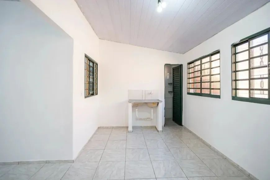 Vendo casa na estrutural ( toda reformada)  - Foto 4