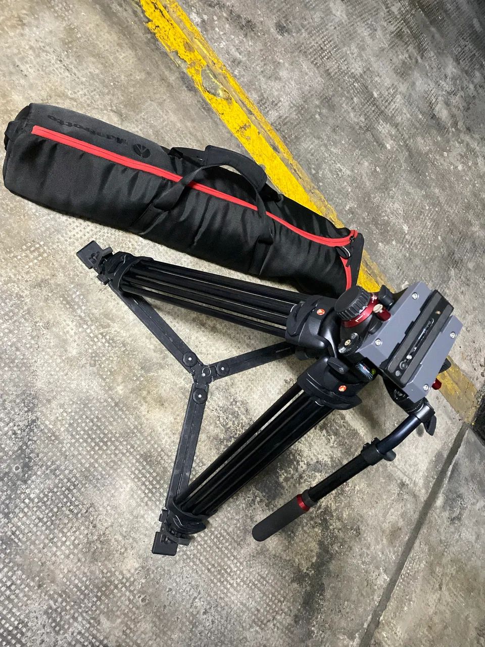 Tripé Manfrotto - 504HD