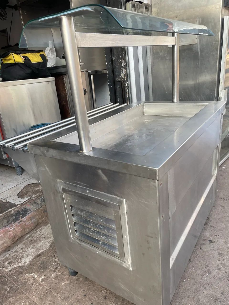 Self-service refrigerado em aço inox com cobertura de vidro  - Foto 2