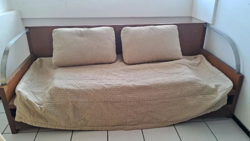 SOFA CAMA EM MADEIRA MAÇIÇA  - Foto 5