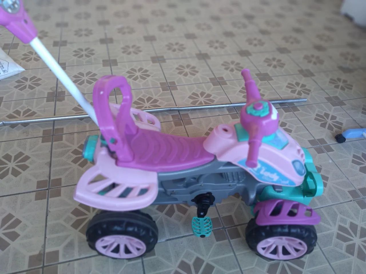 Carrinho de passeio quadriciclo  2 em 1 com pedal empurrador
