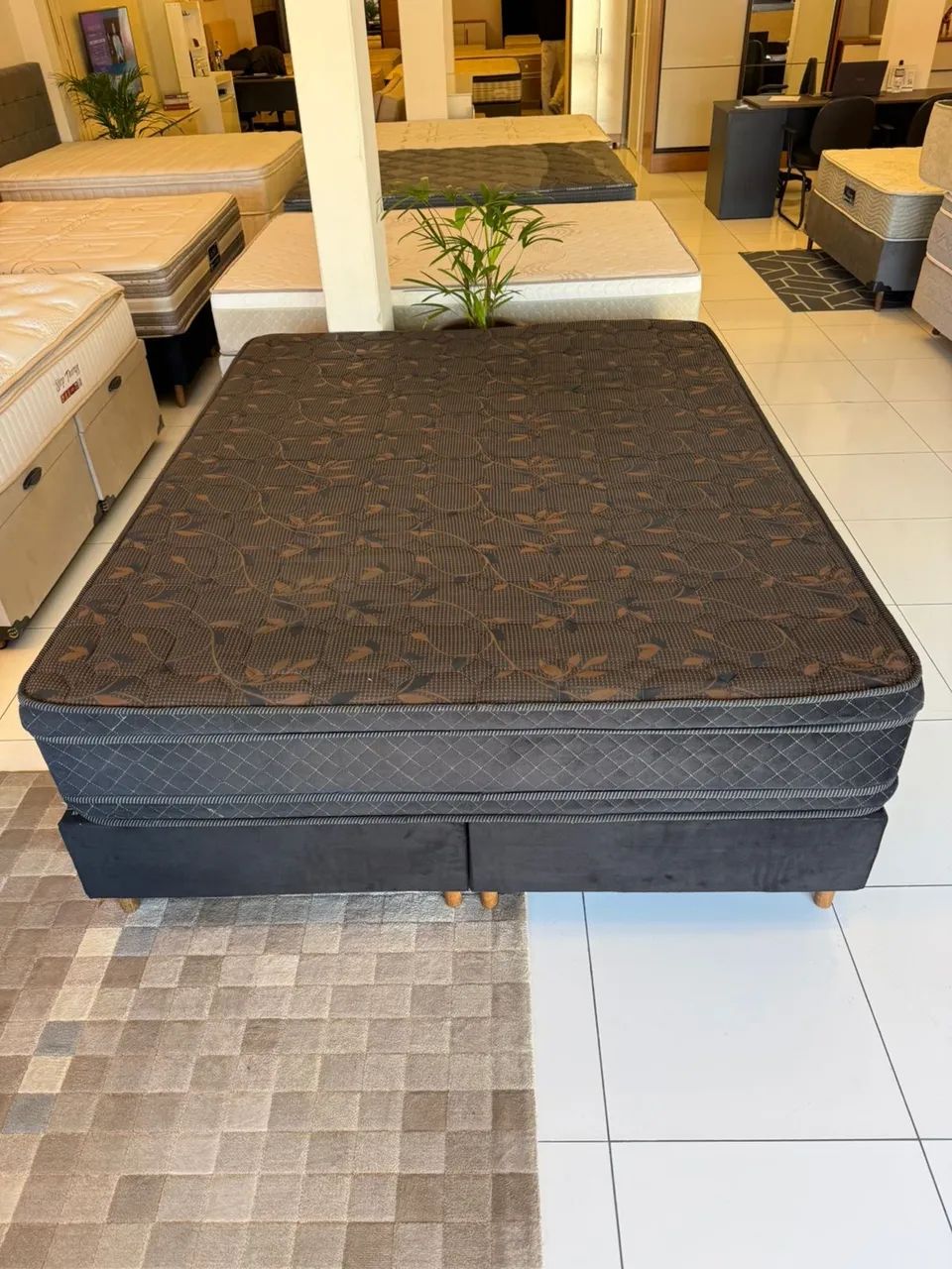 Cama de casal queen Seminova D33 - Foto 3