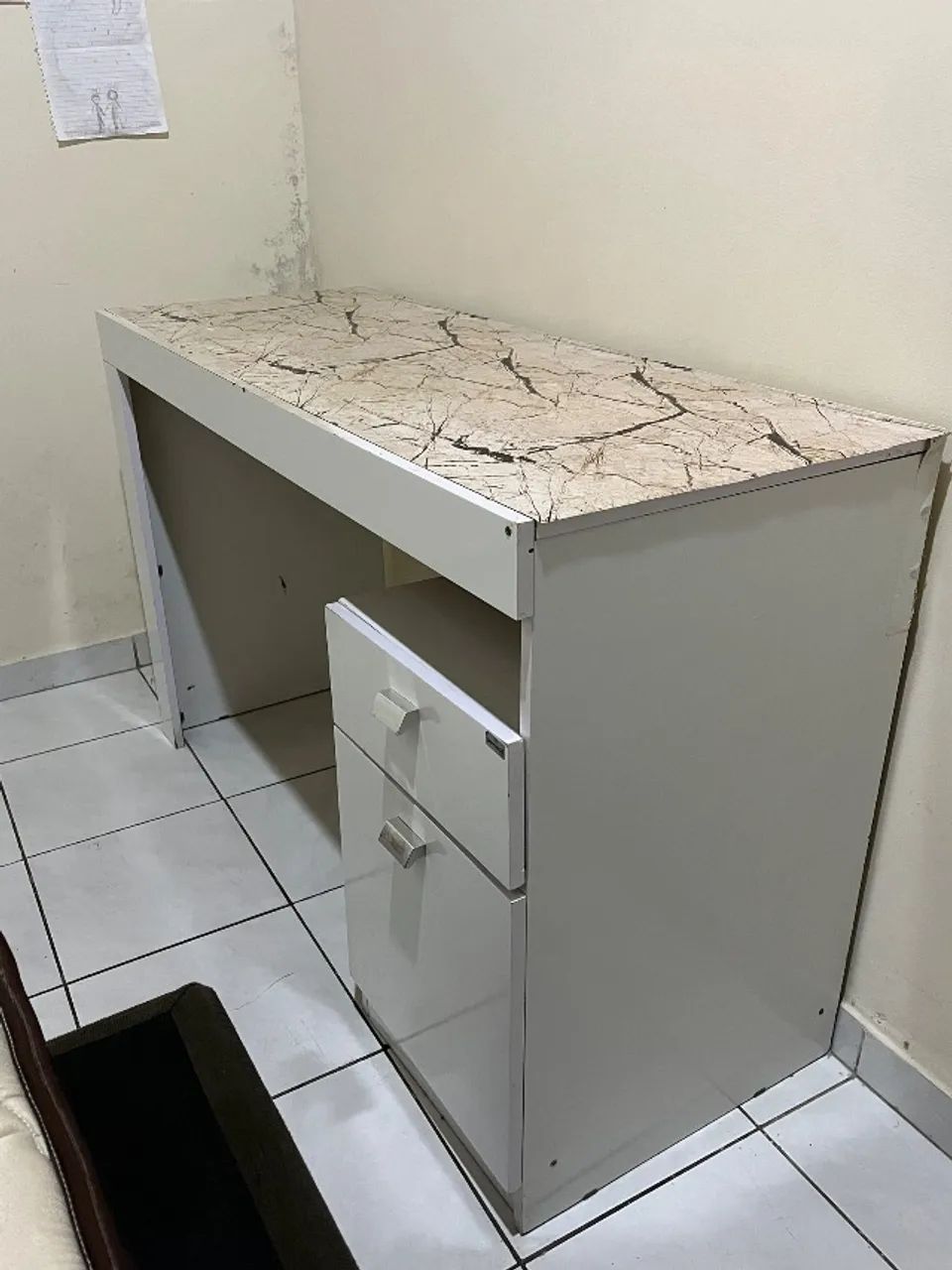 Desk 440255581531023361