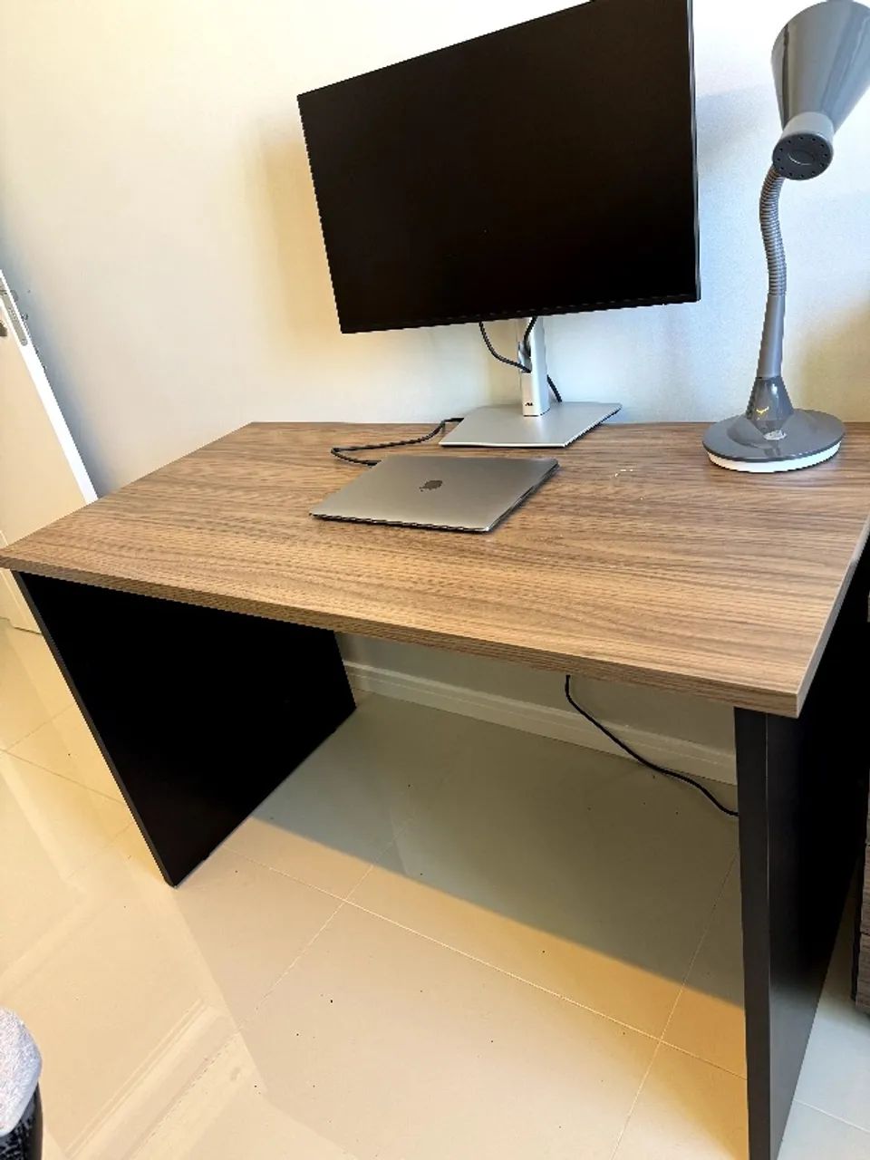 2 Escrivaninhas (mesas) e 1 Gaveteiro ( móveis de escritório - Home Office )