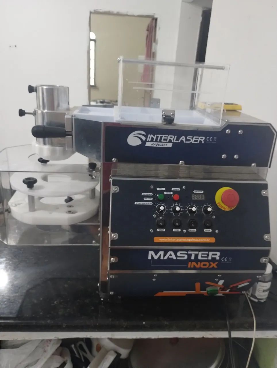 Máquina modeladora de salgados 