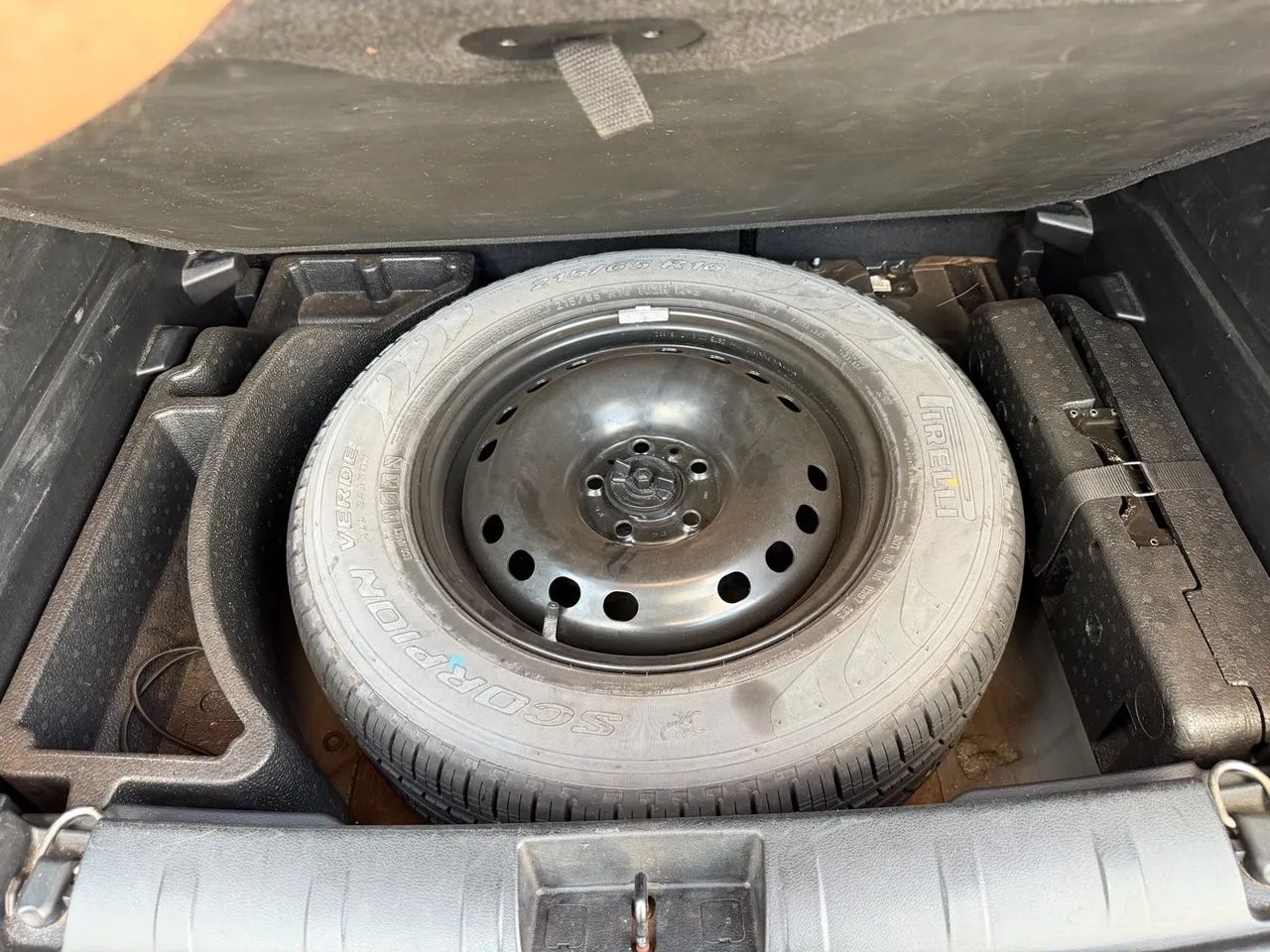 Jeep Renegade Sport 1.8 4x2 Flex 16V Mec., foto 17 de 18