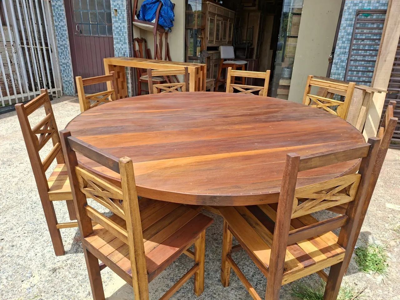 Mesa rústica com 8 cadeiras  - Foto 4