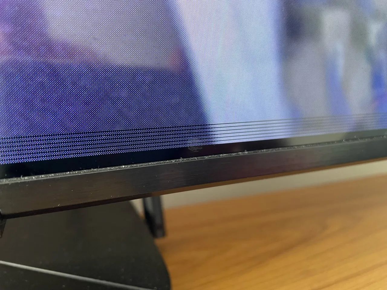 Tv Samsung 4K CU7700 43 polegadas com mínimo defeito na base da tela - Foto 3