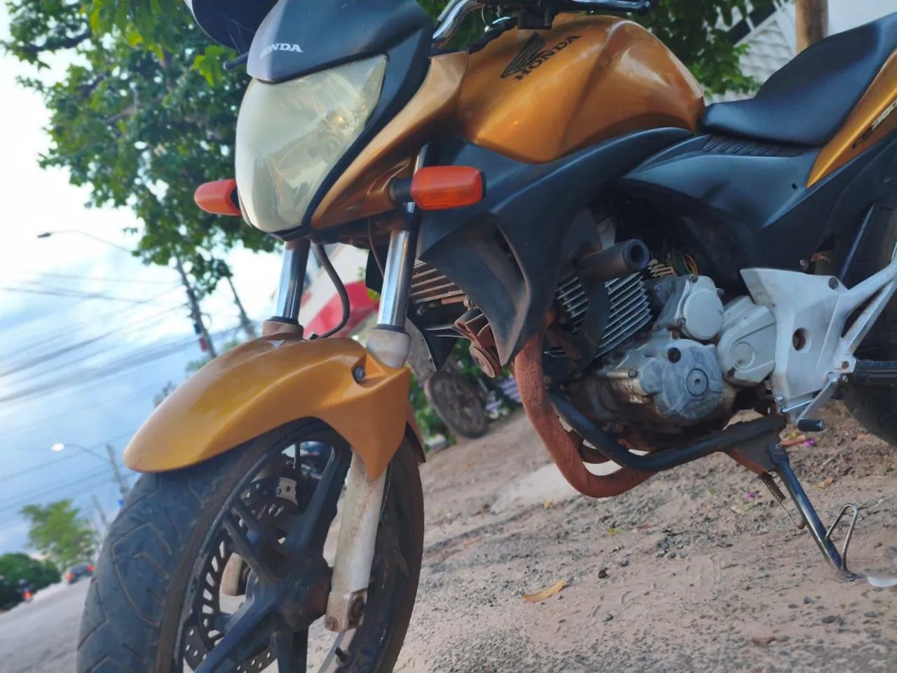 Vendo CB 300 2010 DOURADA 