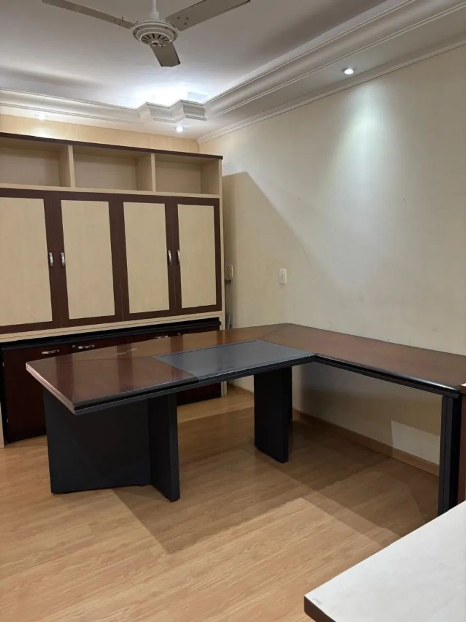 Mesa e Armários 