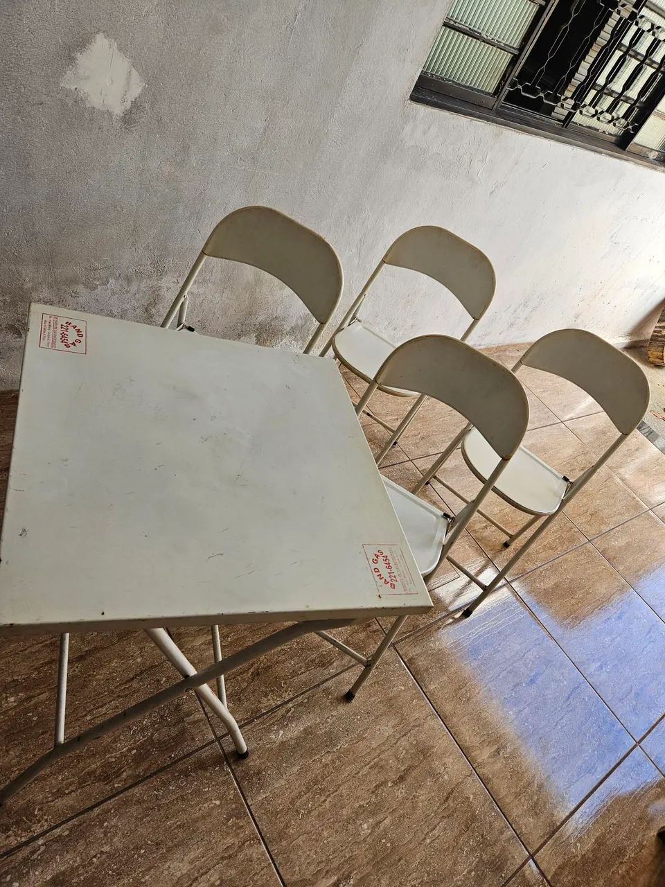 Jogos de mesa com 04 cadeiras de ferro  - Foto 2