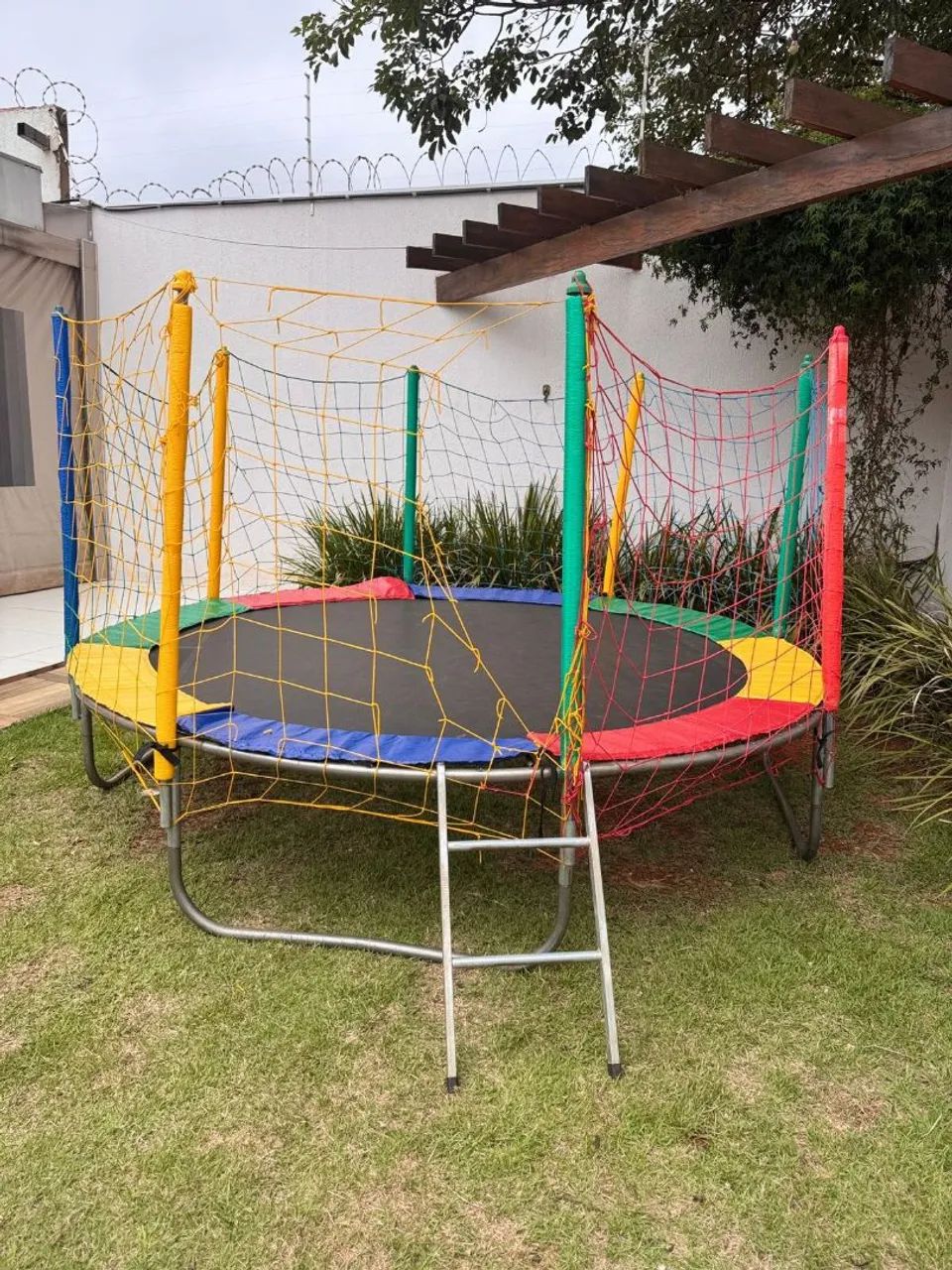 Aluguel de pula pula e mesas e caderias  - Foto 4