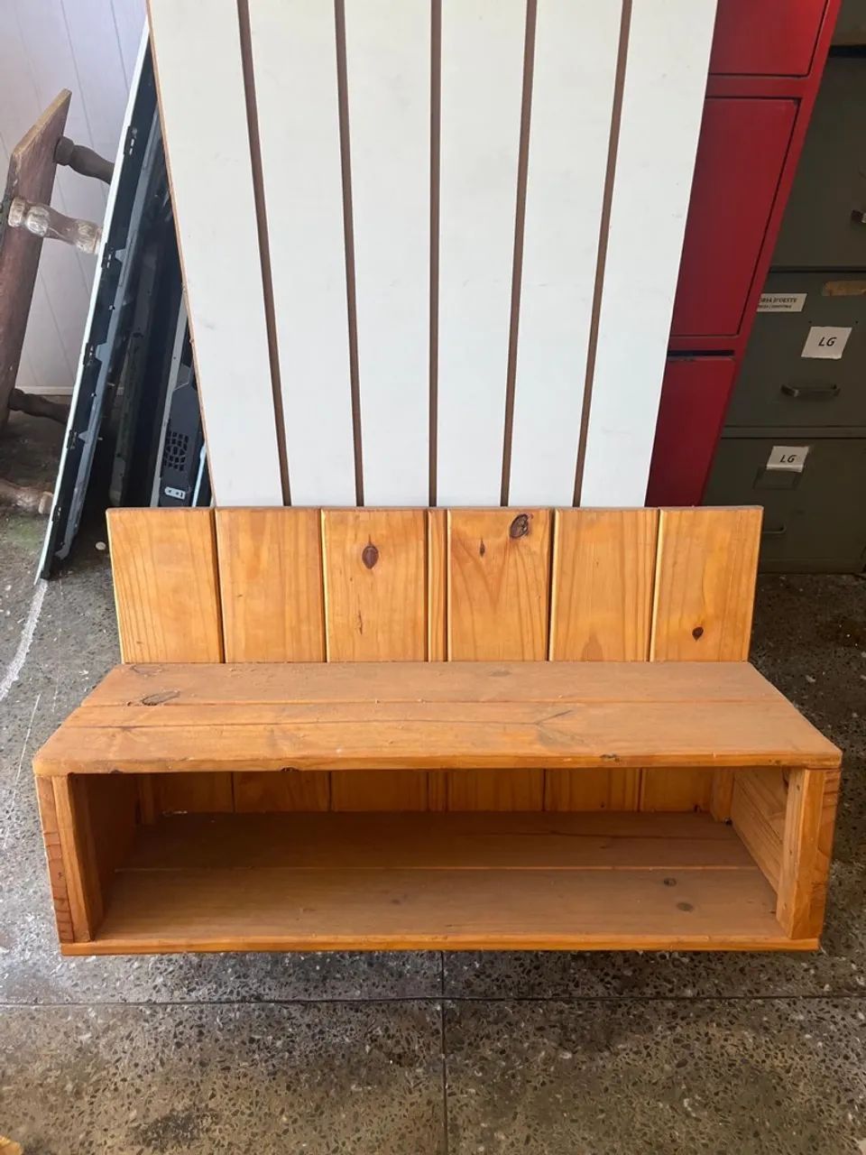 VENDE-SE CONJUNTO DE BALCÃO E BANCO DE MADEIRA! - Foto 4
