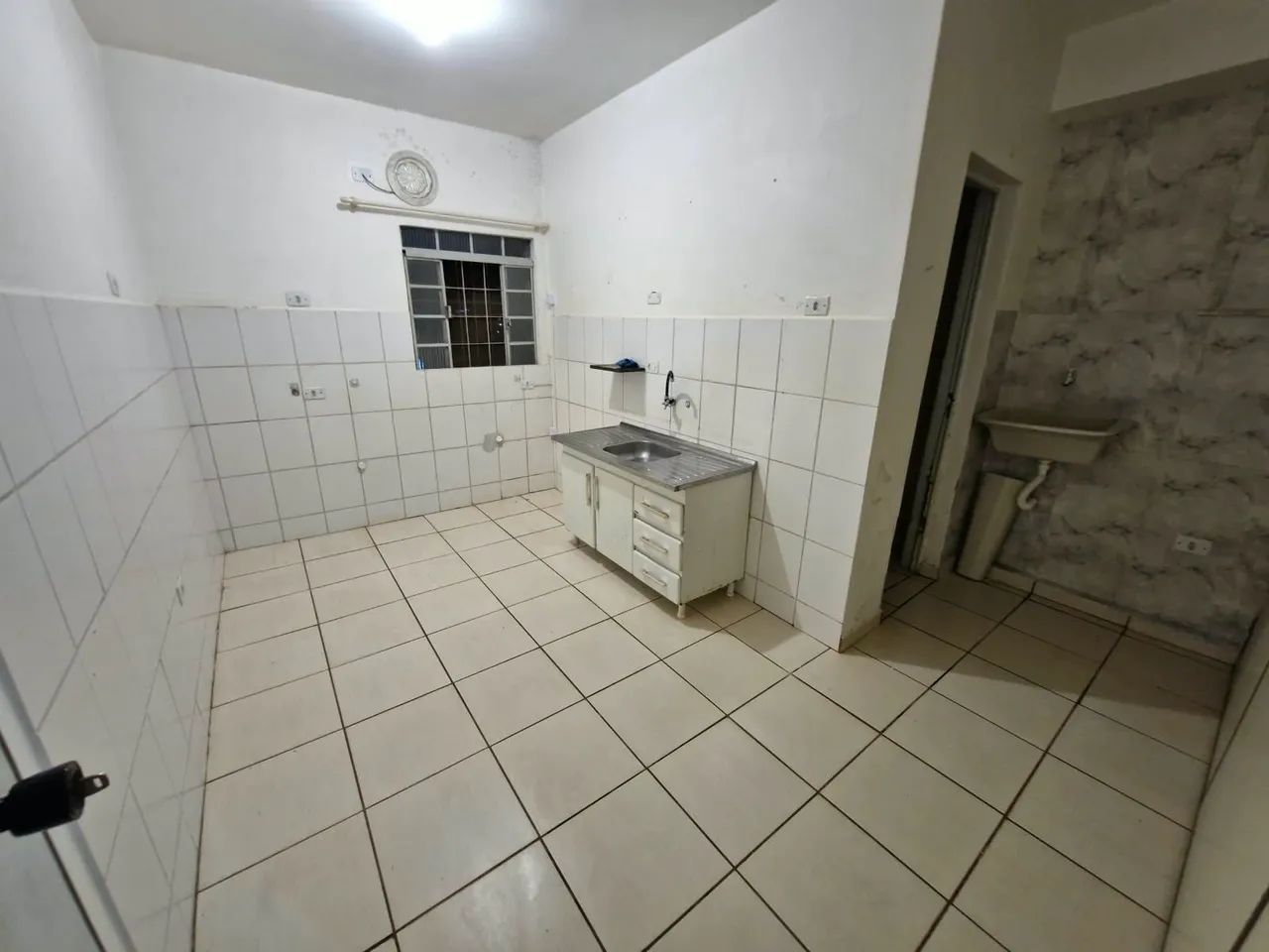 LINDA, ACONCHEGANTE E SEGURA KITNET  - Foto 3