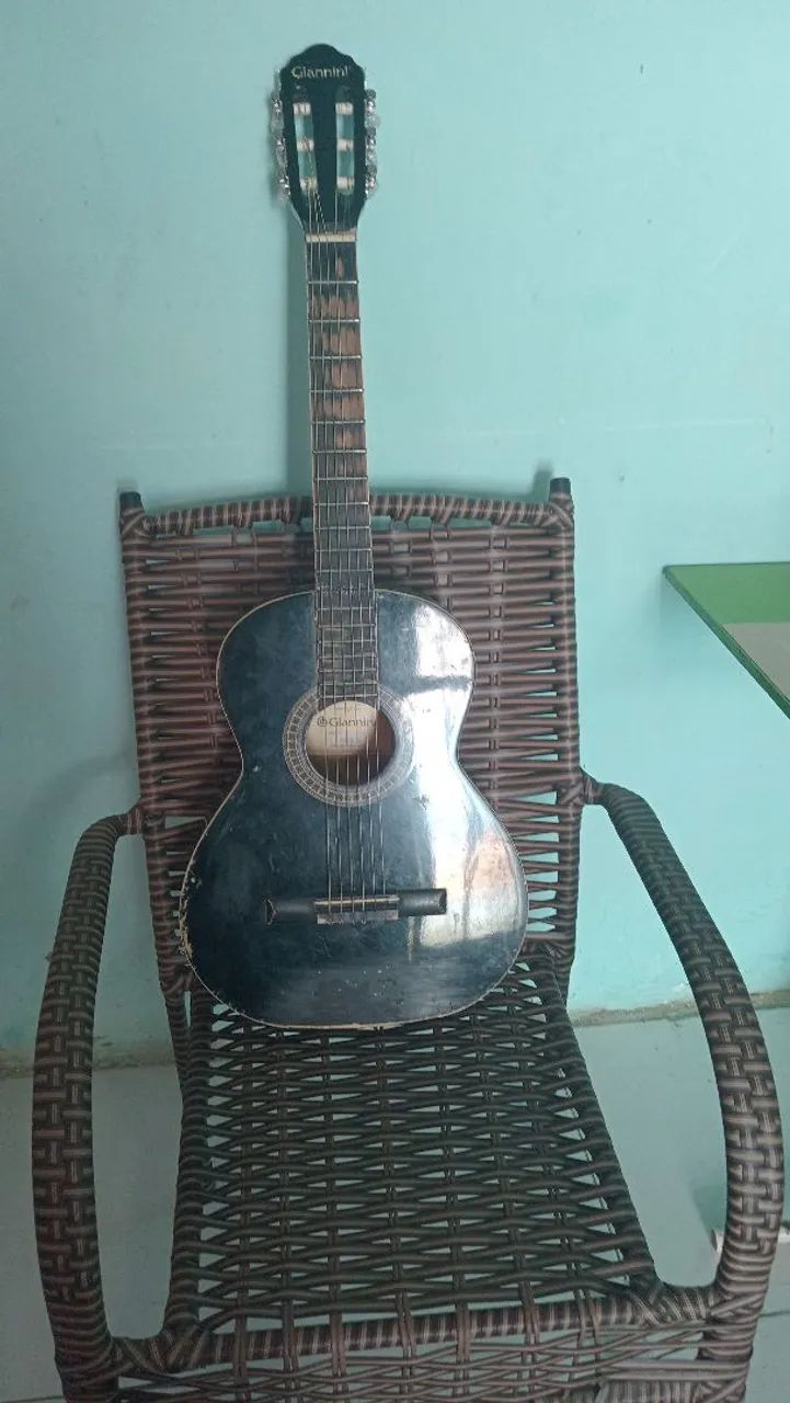 Violao gianini bom estado.