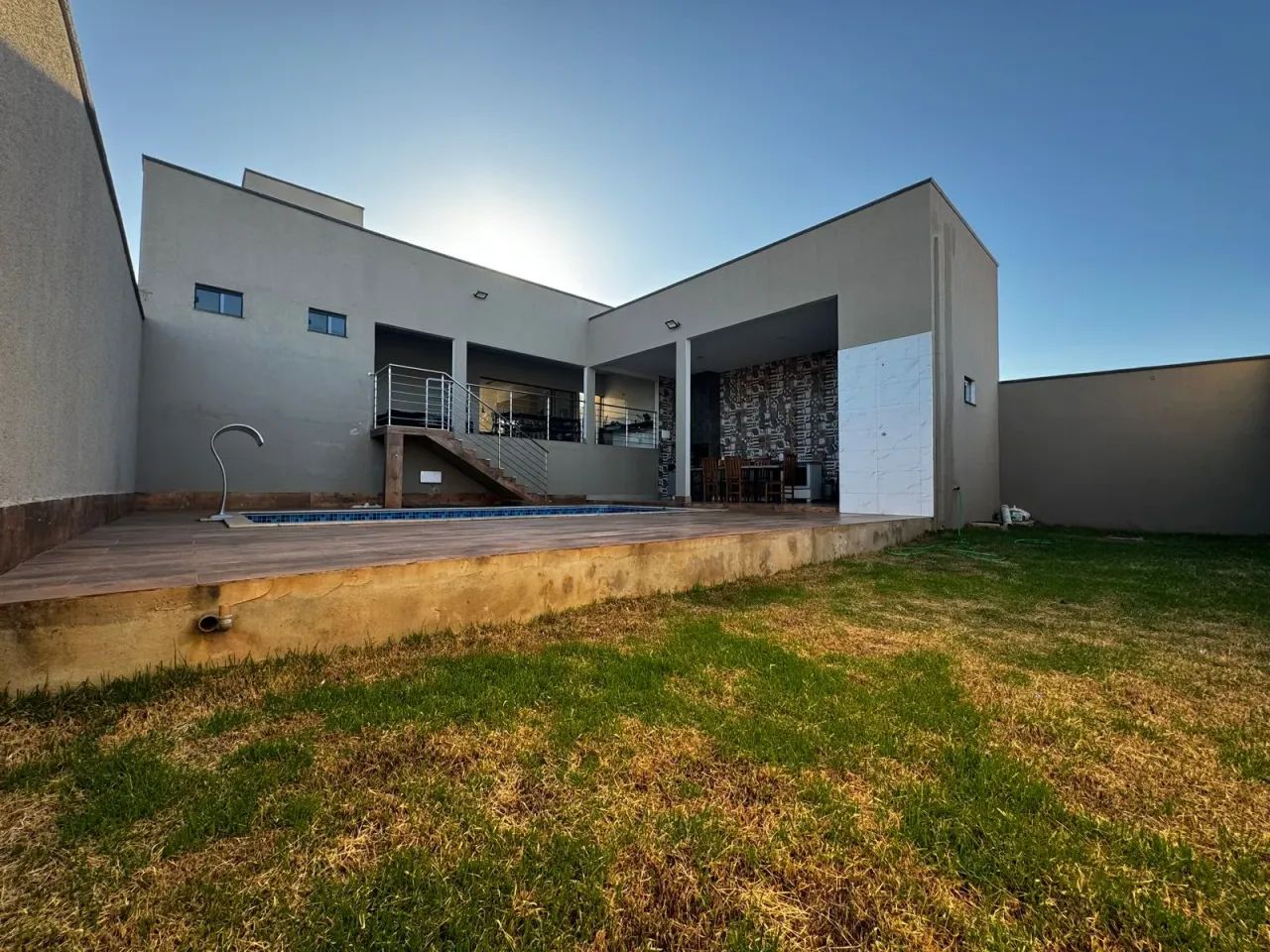 Vendo casa 3 quartos 1 suíte piscina e área de churrasco - Foto 4
