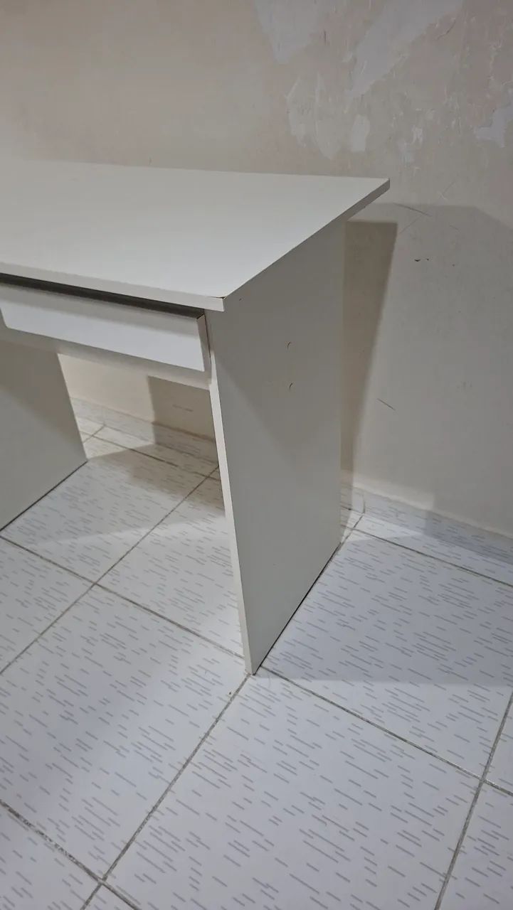 Vendo escrivaninha com gaveta - Foto 4