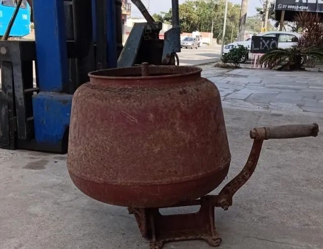 Batedeira e manteiga antiga de ferro fundido