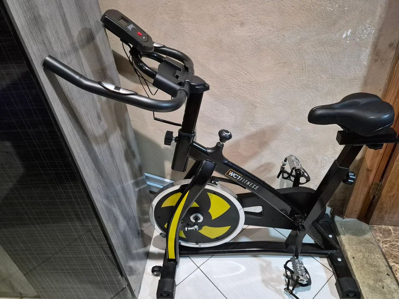 Bicicleta ergométrica de academia  - Foto 5