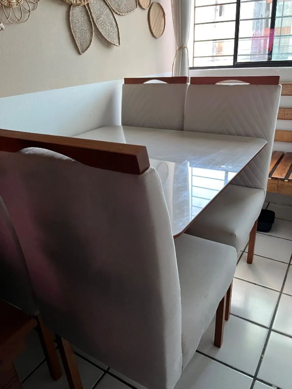 Mesa de Jantar + 4 Cadeiras