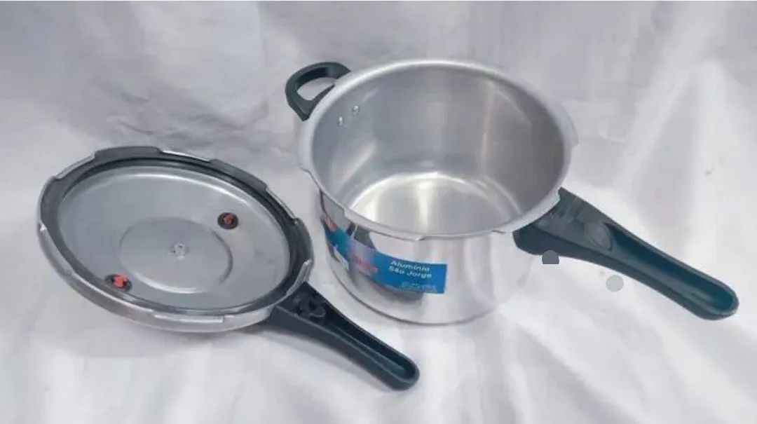 Panela  de pressão 4,5 litros fechamento externo 