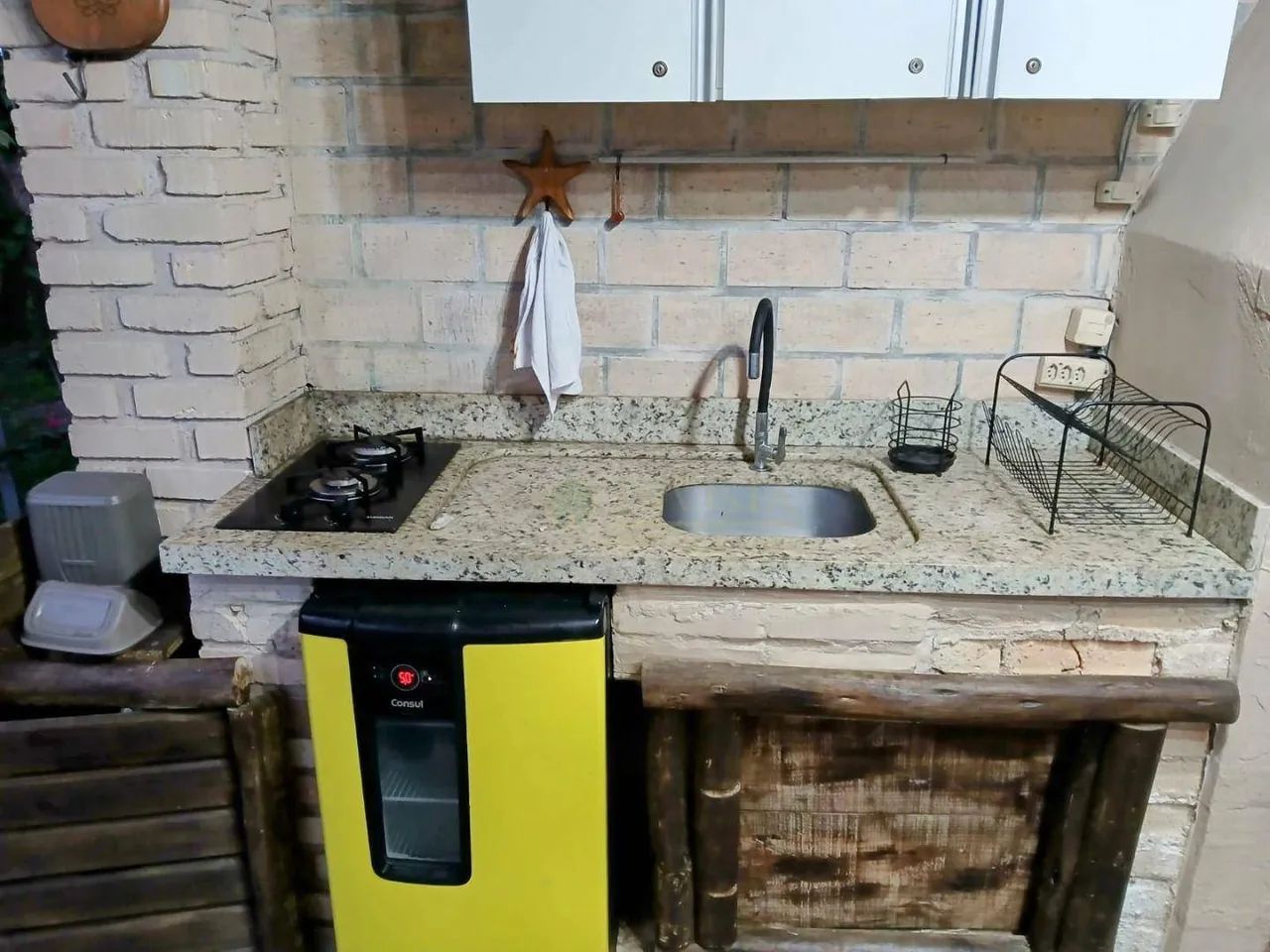 Casa com piscina e churrasqueira à venda na Praia da Daniela, em Florianópolis. - Foto 4