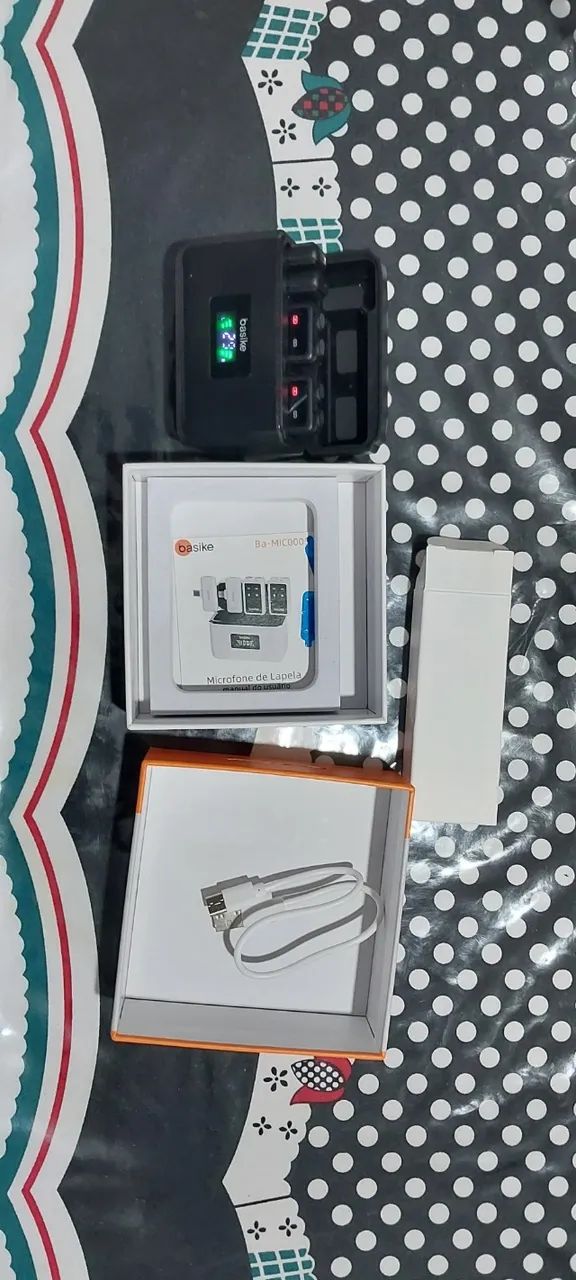 Microfone de Lapela Sem Fio Basike (Duplo) c/ Estojo e Display - Completo na Caixa! - Foto 4
