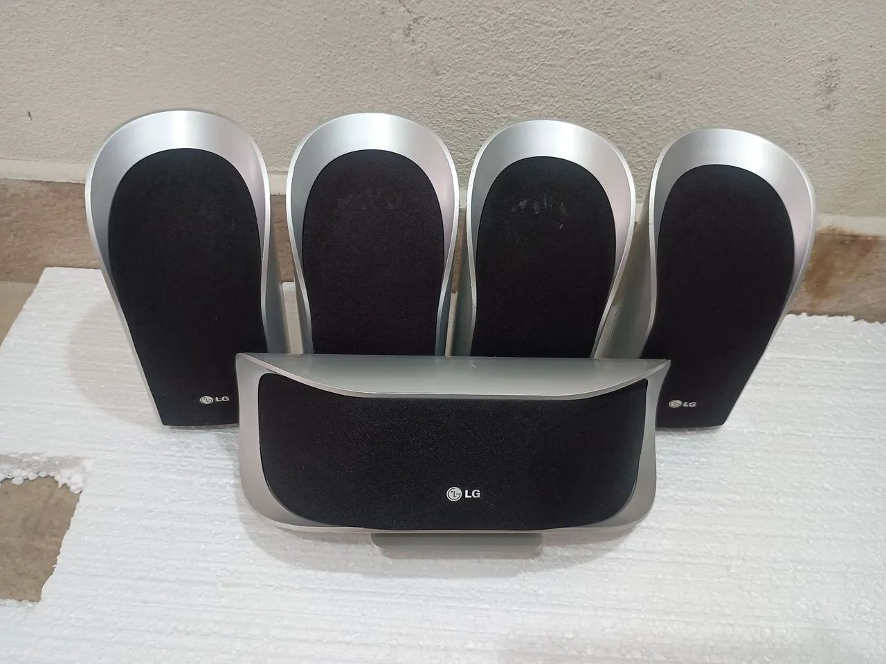 Caixas acústica LG 8 ohms 