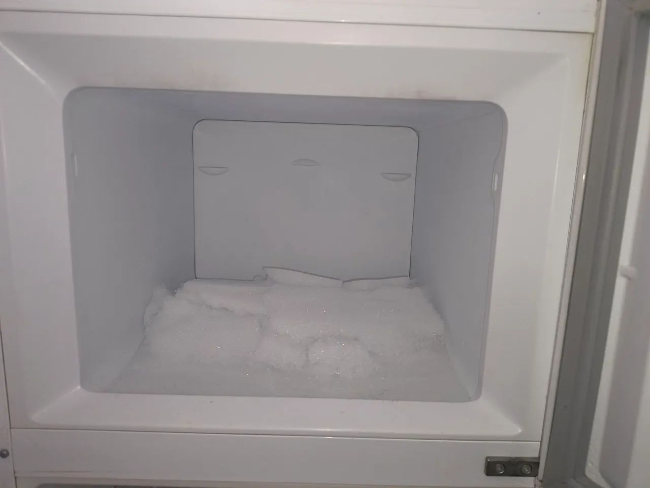 Geladeira  degelo 