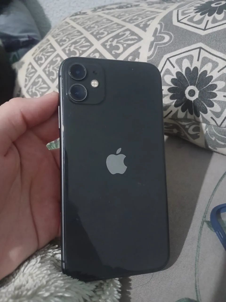 Iphone 11 com carregador e capinhas - Foto 2