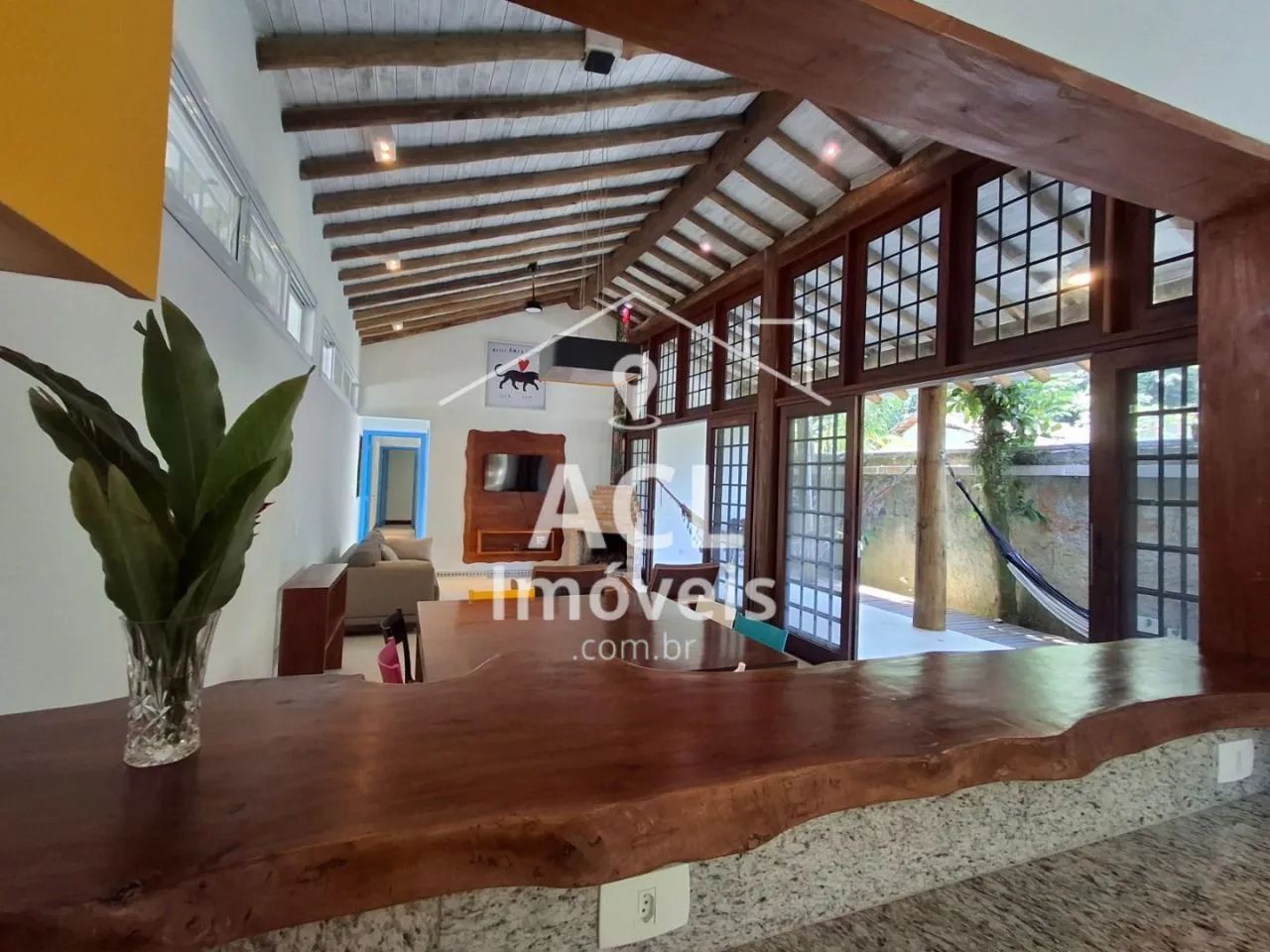 Casa para locação anual em Camburi | 80 m da praia | 3 suítes | Quintal | 12 vagas - Foto 2