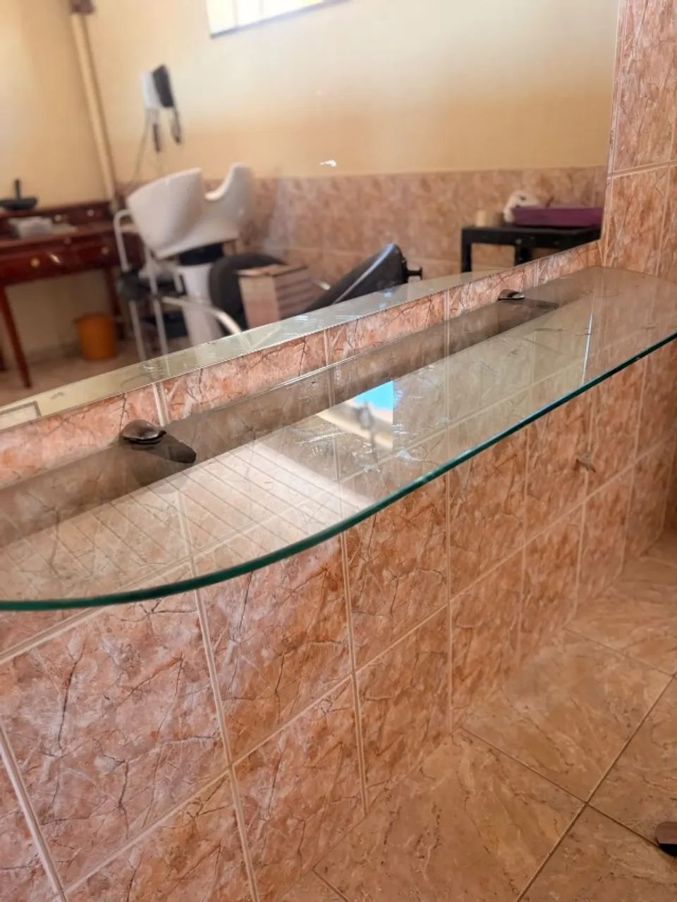 espelho com bancada e carrinho para salão de beleza - Foto 5