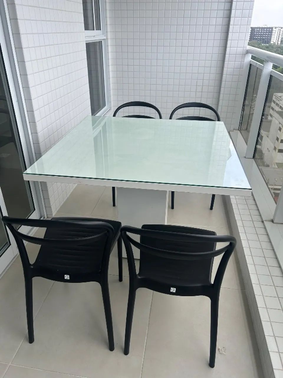 Conjunto de mesa e cadeiras (pode vender separado) - Foto 2